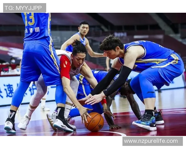 足球与篮球双雄对决：探索球场传奇与跨界体育精神的碰撞