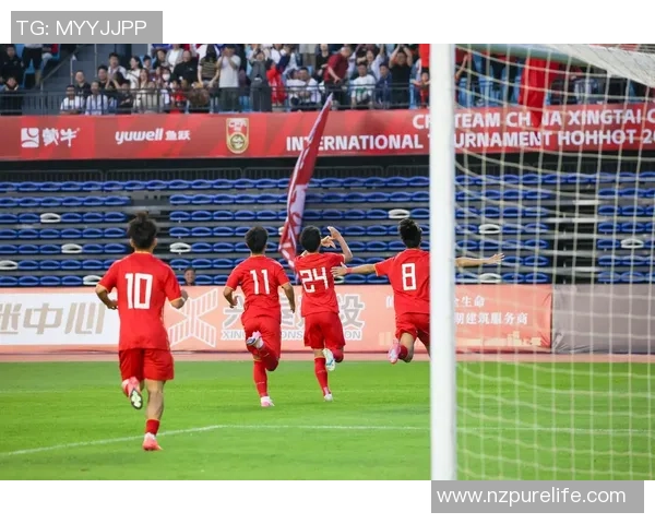 足球场上球迷为球星唱响的激情之歌与情感共鸣