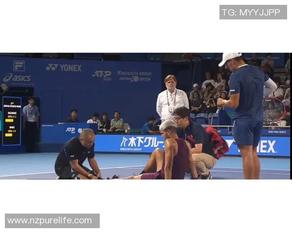 足球巨星意外现身篮球场与球迷互动 画面惊艳引热议 足球巨星意外现身篮球场与球迷互动 画面惊艳引热议